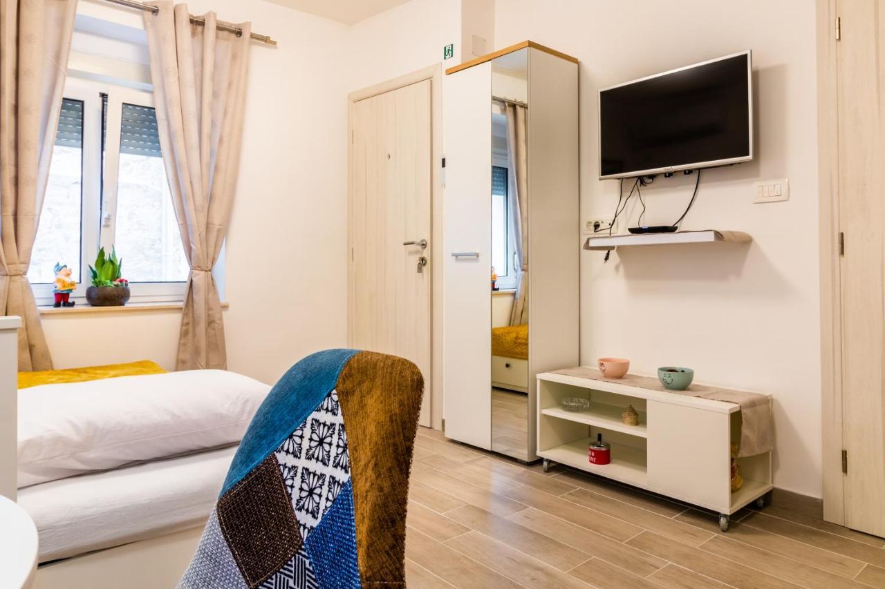 Studio Apartman Mirela Kastel Stafilic Kaštela Kültér fotó